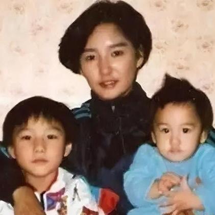 《她和他与她的恋爱：人生无常，情感轨迹揭秘》