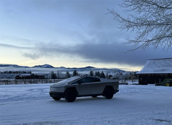 特斯拉快递新体验：雪地驰骋赢小费惊喜
