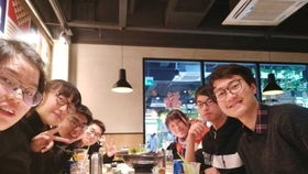 旭旭宝宝酷酷滕和解盛宴：线下聚餐见证友谊升华