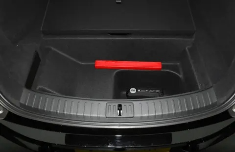 小米YU7后备箱难题解决：用户认可，澄清失实报道