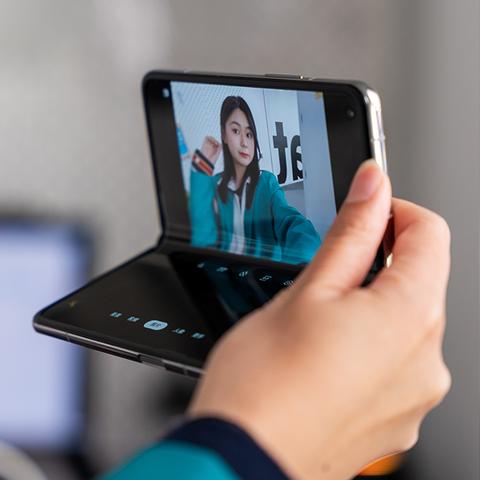 苹果拆解OPPO折叠屏，深度学习创新折叠屏技术新突破