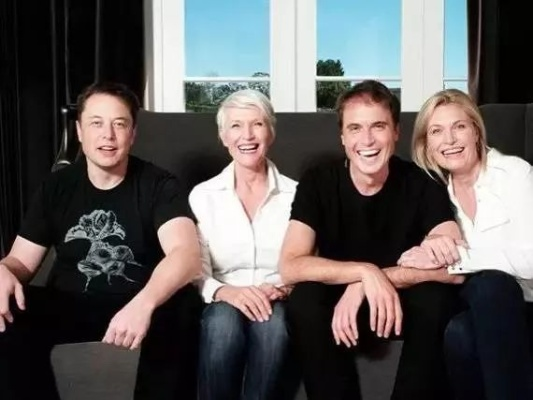 双胞胎传奇：马斯克女高管，指环王后传老头环新篇