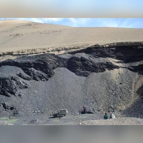 《天崩地裂！《棕色尘埃2》服装和谐引众怒，创新设计遭抵制》