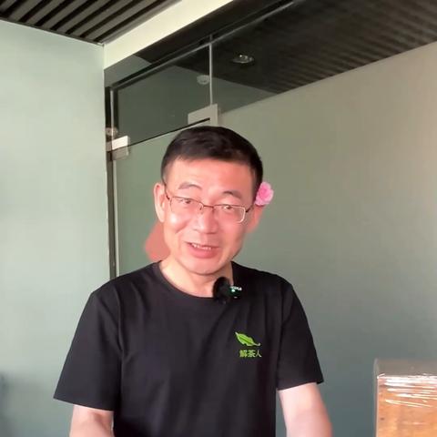 直播收益大揭秘：主播分成50%，税费自理新政策来袭