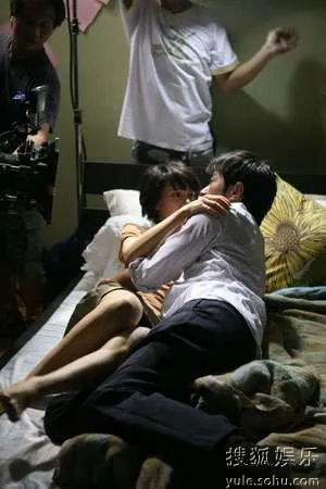 谈与大本床戏花絮：女星笑场不止，欢乐满溢现场