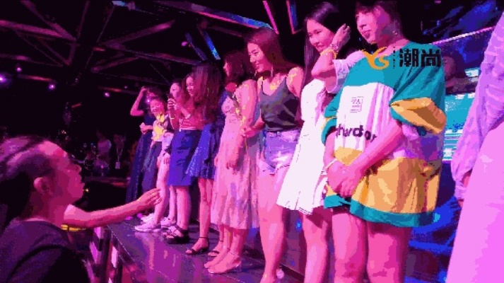 女友狂欢夜，史低《如胶似漆》爆笑闯关新体验