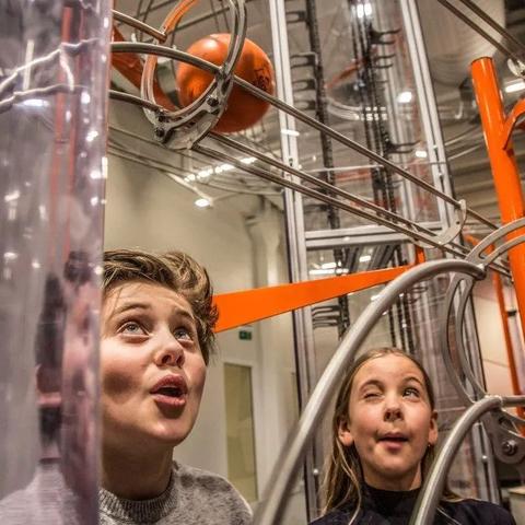 弹珠模拟器巅峰挑战：赢光花光再战10亿，心跳弹珠台狂赚新体验！