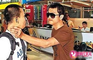 华强直言李亚鹏经营短板，借鉴李连杰智慧提升之道