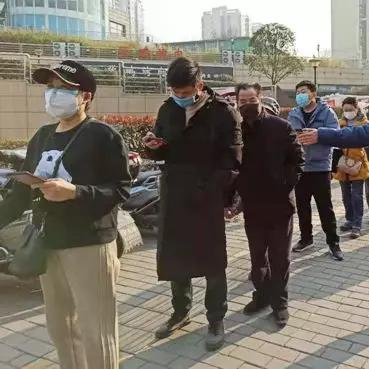 永辉亏损21亿引热议：涨价易，服务难，网友感叹涨技不涨心