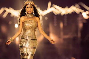 C罗前女友写真大胆曝光！钉皮项圈丁字裤尽显狂野魅力