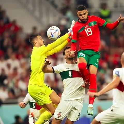 C罗女友视频暗藏游戏密码？职业玩家拆解跨界流量破局玩法