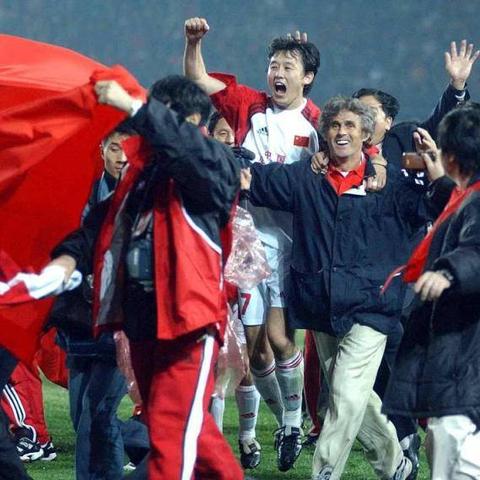 英勇小伙力挽狂澜，断肋救援家属感恩：奇迹重生！