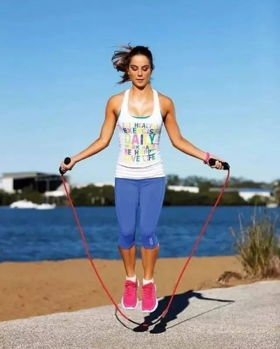 1秒跳绳7.3次的女孩，解锁了哪些硬核游戏级竞速技巧？