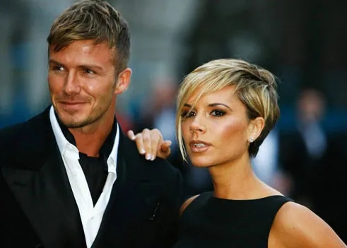 贝克汉姆绯闻情人犀利点评，正妻举止失当气氛尴尬，情商引热议