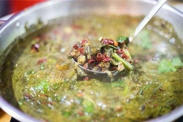 独家揭秘：牛瘪火锅中毒奇遇，野菜变身蓝手之谜