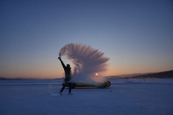 小米高管亲历极寒吹泡成冰：探秘-35℃冰冻奇观