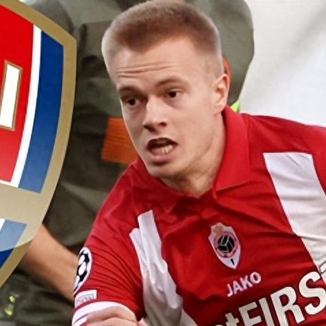 洛佩兹街头慷慨施舍，温暖流浪汉心田