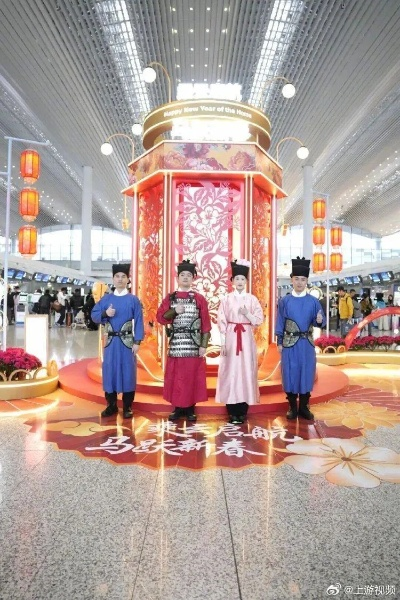 汉服风潮席卷白云机场，广州迎新工作人员穿越式惊艳亮相