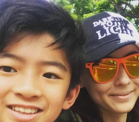 18岁恋爱成何体统？张柏芝大儿子疑似恋情曝光，引发社会热议