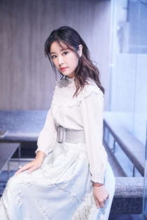 50岁林心如逆龄少女风，粉衣马尾展高难度舞姿