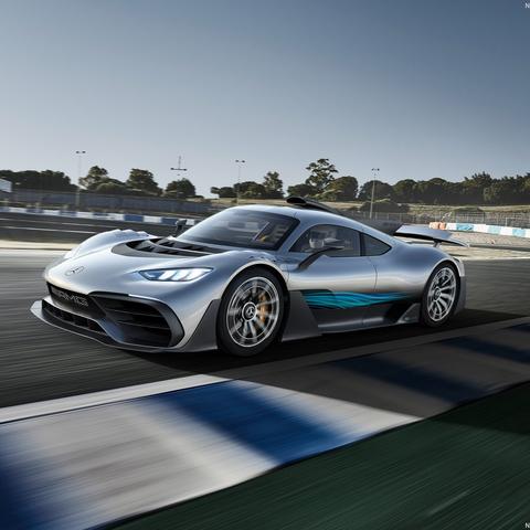 金卡戴珊恋情大揭秘：F1巨星刘易斯·汉密尔顿成新宠