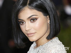 蜜瓜诱惑！凯莉·詹娜独家化妆秘籍大公开