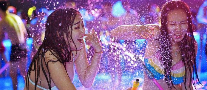 湿身瞬间！带派拍照姿势新解密，解锁夏日魅力新姿势