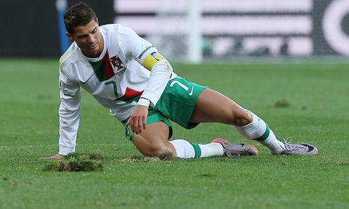 足坛巨星年薪不敌女网红，收入差距引发网友热议**价值观**冲击