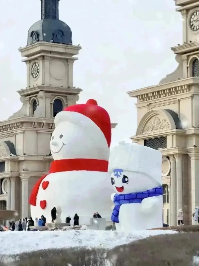 哈尔滨“雪王”18米巨像拆除，冬日奇观焕新颜！