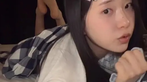 剑星体模申才恩新视频，冰上流畅摇摆送飞吻，动作丝滑太戳人