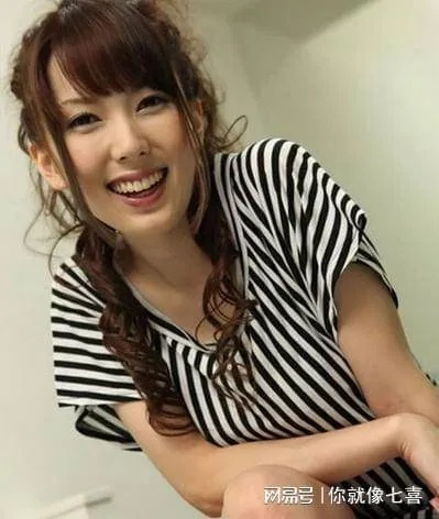 波多野结衣Ins美图合集，反向深V设计超吸睛