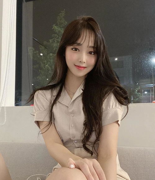 波多野结衣Ins美图合集 反向深V穿搭超有看头