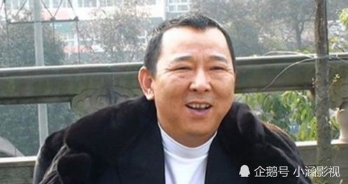 杨奇和艺术大佬吃饭，终于没戴玩家都好奇的那个口罩了