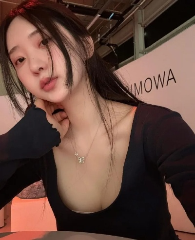 申才恩剑星体模新视频，冰上流畅摇摆送飞吻新鲜呈现