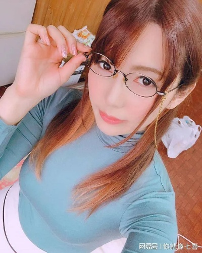 波多野结衣Ins美图合集，反向深V款太吸睛