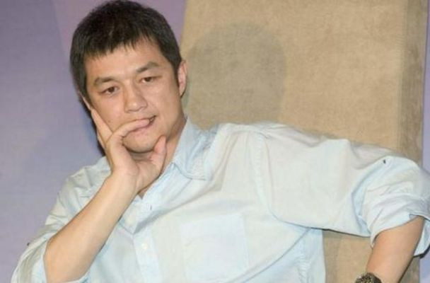 83岁母亲开车接饮酒后的李亚鹏，家有一宝在，归处最暖心