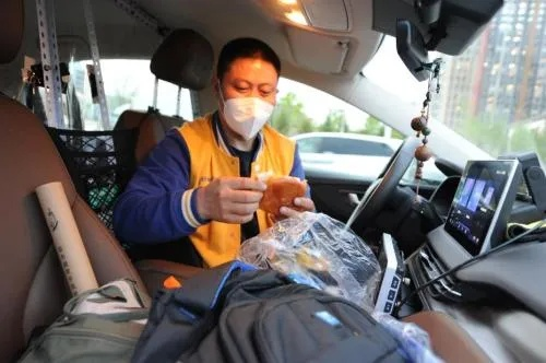 网约车司机春节跑单，避亲戚躲酒局，就为图个清静