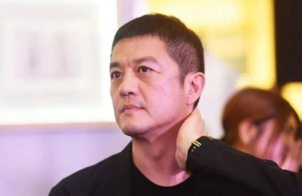 83岁母亲开车接饮酒后李亚鹏回家，家有一宝，心有归处