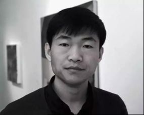 杨奇与艺术大佬吃饭，戴了很久的那个口罩终于摘了