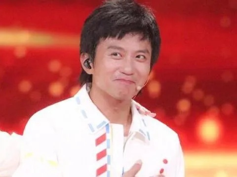 邓超春晚魔丸变灵珠，搞怪形象一改，深情开嗓动人心