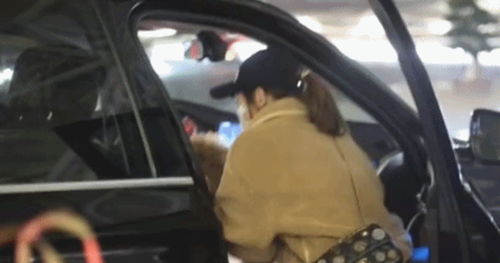 饮酒后李亚鹏被83岁母亲开车接回家，家有一宝 心有归处暖