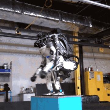 春晚宇树机器人秀空翻大回旋，多个全球第一到手