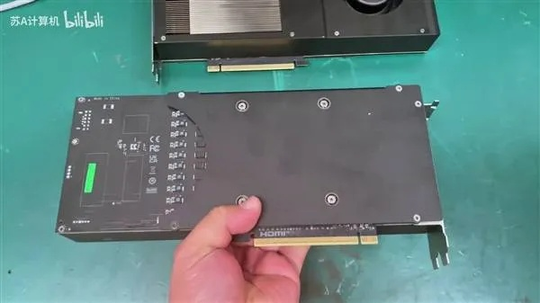 首次拆解中国特供RTX6000D，84GB显存下核心/频率全砍