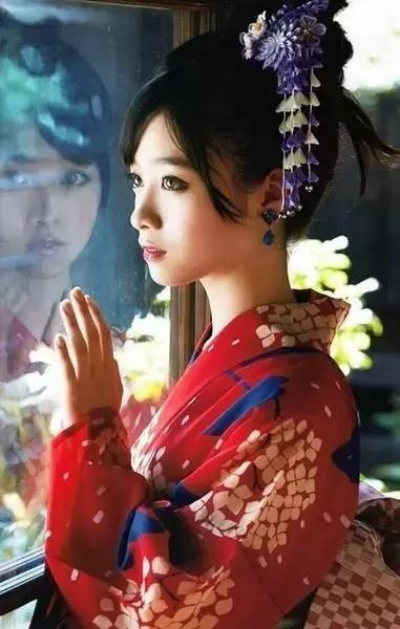 濑户环奈等日本女星穿古装拍拜年视频，给中国粉丝送新春祝福