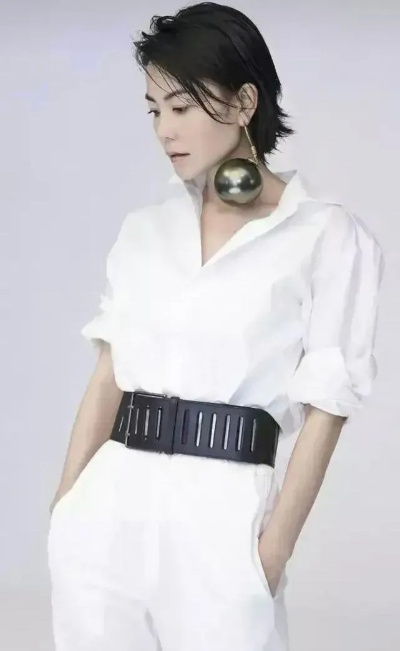 王菲‘水滴耳环’爆火 官网火速把这款改名为王菲同款