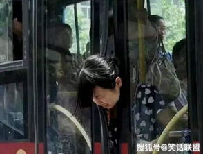 女COSER打光是这样的 来点春晚笑话的囧图