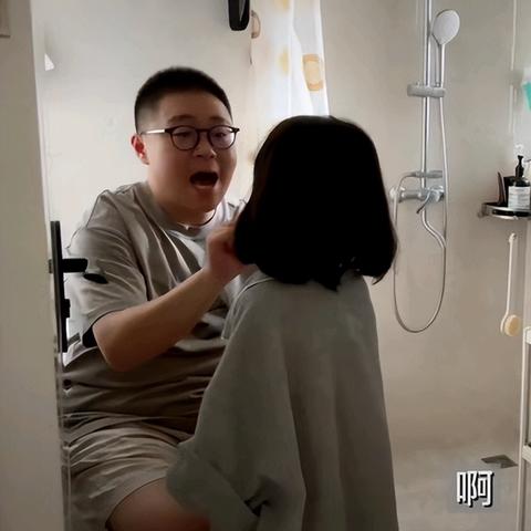 郝邵文老婆是哪种类型？解锁温柔务实型伴侣的重组家庭幸福密码