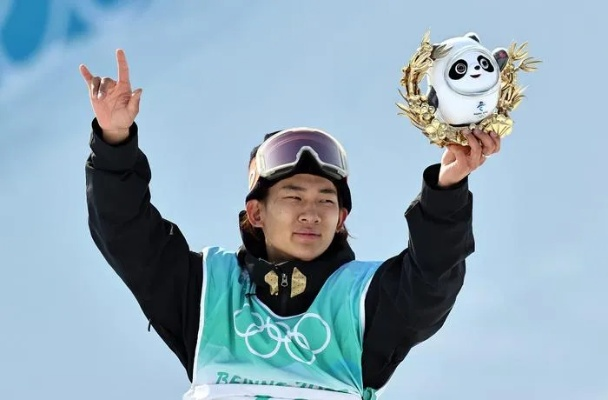 22岁生日当天，苏翊鸣为中国军团夺下首金