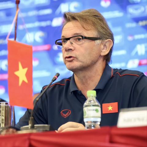 巫师2增强版2026实测，硬核ARPG通关全指南｜完美结局、隐藏任务、战斗技巧