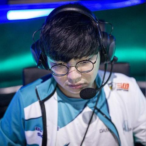 原神哥Meiko深度拆解，职业选手兼顾LOL赛场与原神的秘诀？双游辅助思路共通点曝光